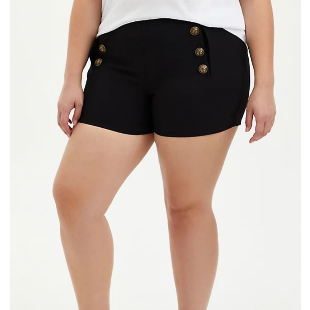 Torrid NWT Black Button High Rise Short Size 16